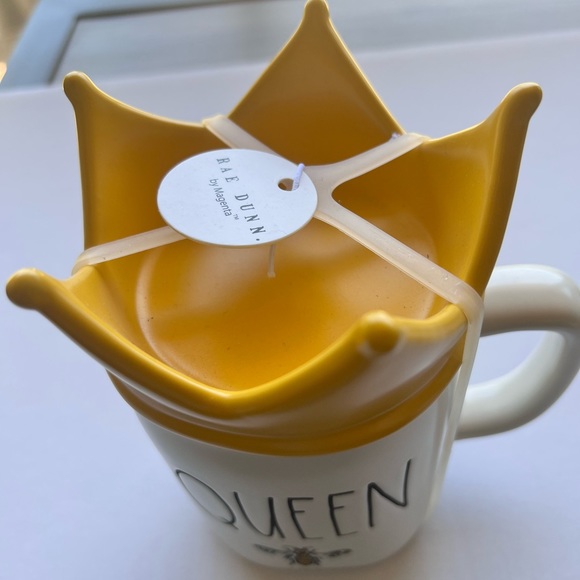 RAE DUNN QUEEN BEE MUG WITH YELLOW CROWN LID TOPPER - Picture 2 of 2